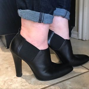 Fortuna Valentino Black Leather Heels